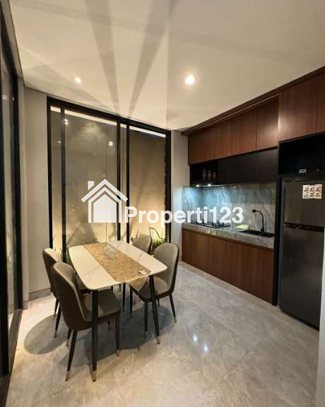 DIJUAL RUMAH MEWAH KONTEMPORER FULL FURNISHED DI KALASAN, SLEMAN - 8