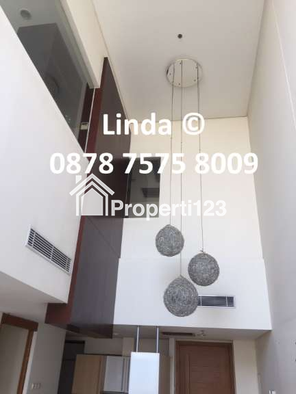 Summit lantai sedang furnished view timur - 2