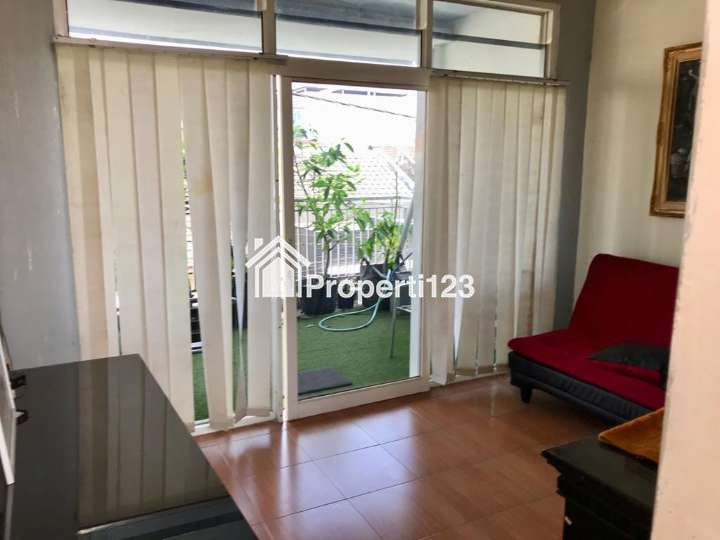 Rumah 3 Lantai Plus Rooftop Sawojajar Full Furnish - 10