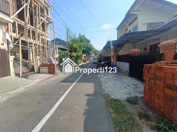 Rumah 3 Lantai Plus Rooftop Sawojajar Full Furnish - 3