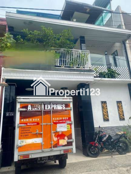 Rumah 3 Lantai Plus Rooftop Sawojajar Full Furnish - 2