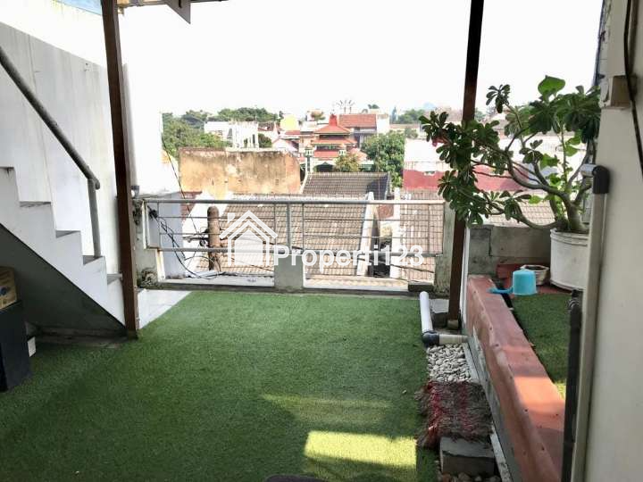 Rumah 3 Lantai Plus Rooftop Sawojajar Full Furnish - 7