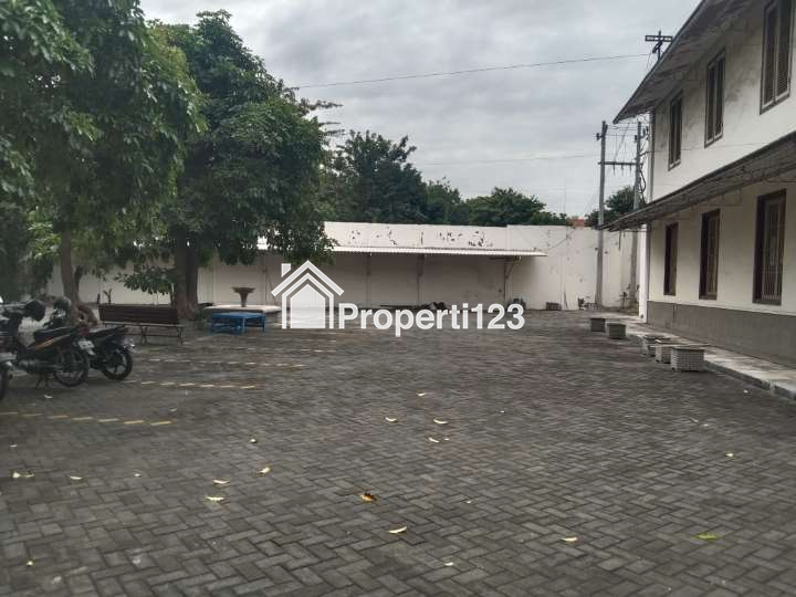 HARGA MURAH Dijual Tanah+Bangunan Jaman Belanda Jalan Veteran Surabaya Pusat - 3