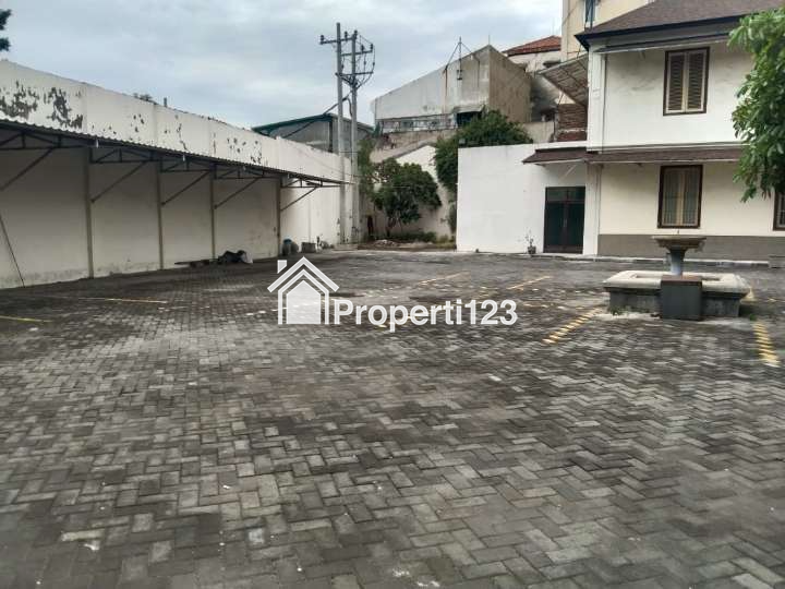 HARGA MURAH Dijual Tanah+Bangunan Jaman Belanda Jalan Veteran Surabaya Pusat - 2