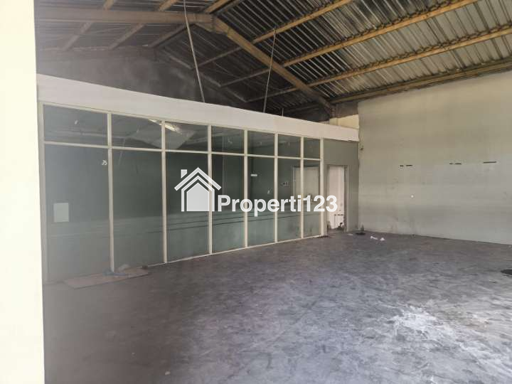 KOMERSIAL AREA Tanah+Bangunan Gudang Ex Indomaret Nol Jalan Raya Mastrip Kedurus - 2