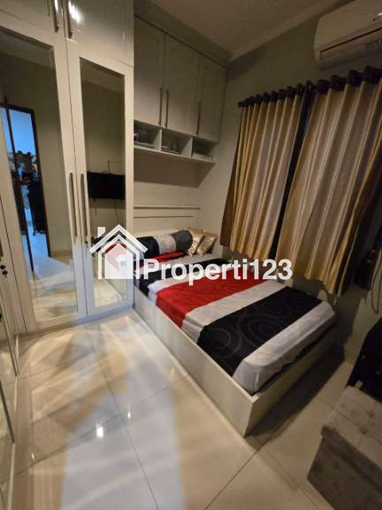 Dijual Cepat, Jarang Ada Rumah 2 Lantai Sangat Bagus Siap Huni di Premier Riviera - 5