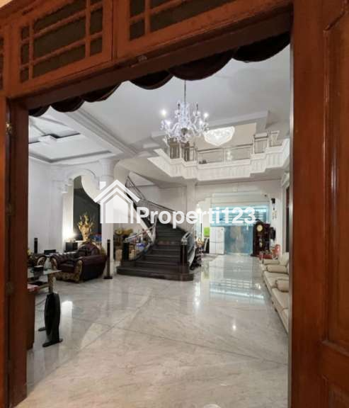 SULTAN MERAPAT Rumah Mewah Nol Jalan Raya Biliton Surabaya Pusat Lokasi Strategis - 3