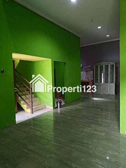 Rumah 2 Lantai Bagus Unfurnished Sertifikat Hak Milik di Binong Permai - 5