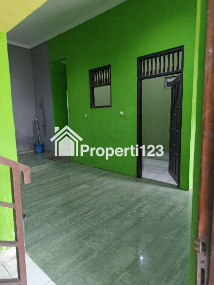 Rumah 2 Lantai Bagus Unfurnished Sertifikat Hak Milik di Binong Permai - 3