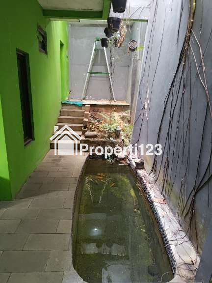 Rumah 2 Lantai Bagus Unfurnished Sertifikat Hak Milik di Binong Permai - 6
