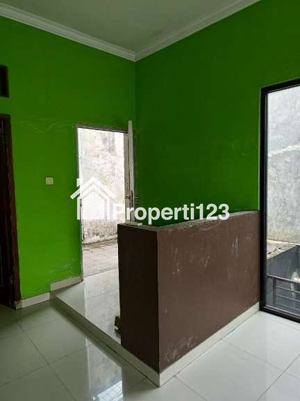 Rumah 2 Lantai Bagus Unfurnished Sertifikat Hak Milik di Binong Permai - 10