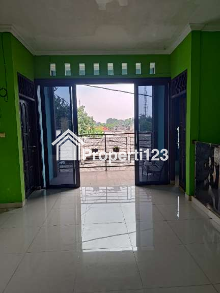 Rumah 2 Lantai Bagus Unfurnished Sertifikat Hak Milik di Binong Permai - 9