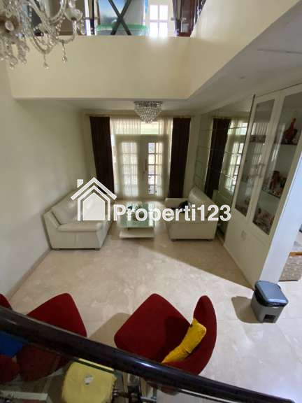 Rumah Hook Istimewa Semi Furnished di babatan pratama Wiyung Surabaya Barat - 10