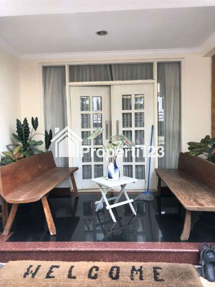Rumah Hook Istimewa Semi Furnished di babatan pratama Wiyung Surabaya Barat - 5