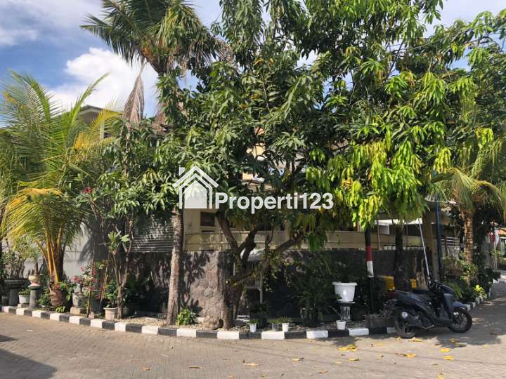 Rumah Hook Istimewa Semi Furnished di babatan pratama Wiyung Surabaya Barat - 2