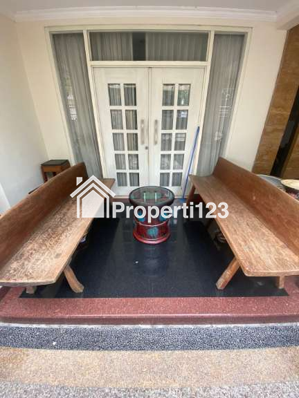 Rumah Hook Istimewa Semi Furnished di babatan pratama Wiyung Surabaya Barat - 9