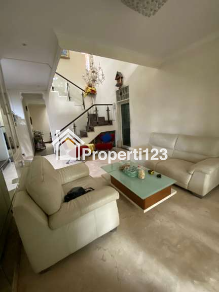 Rumah Hook Istimewa Semi Furnished di babatan pratama Wiyung Surabaya Barat - 7