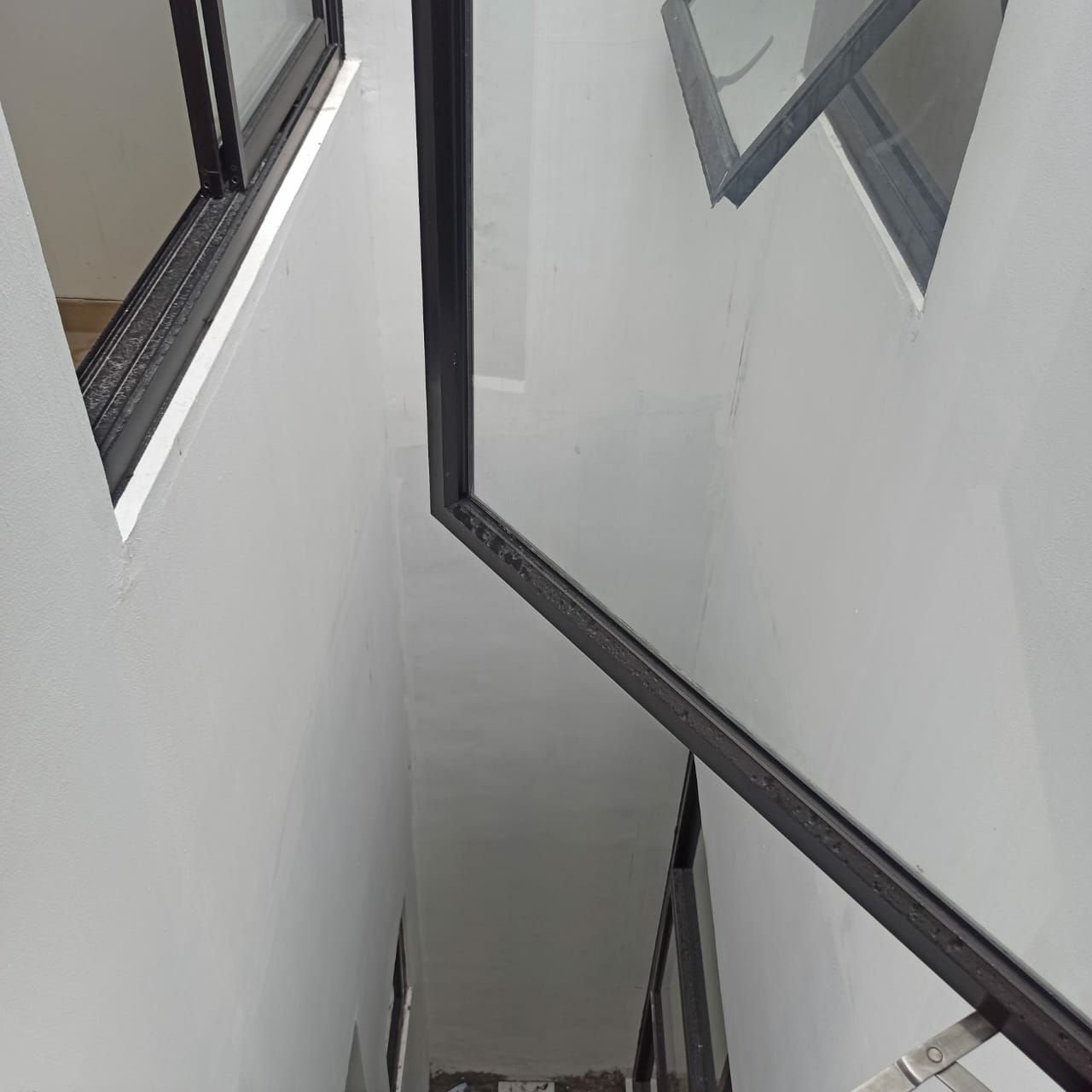 RUMAH 2 LANTAI DESAIN KEKINIAN DEKAT TOL ANDARA – CINERE - 8