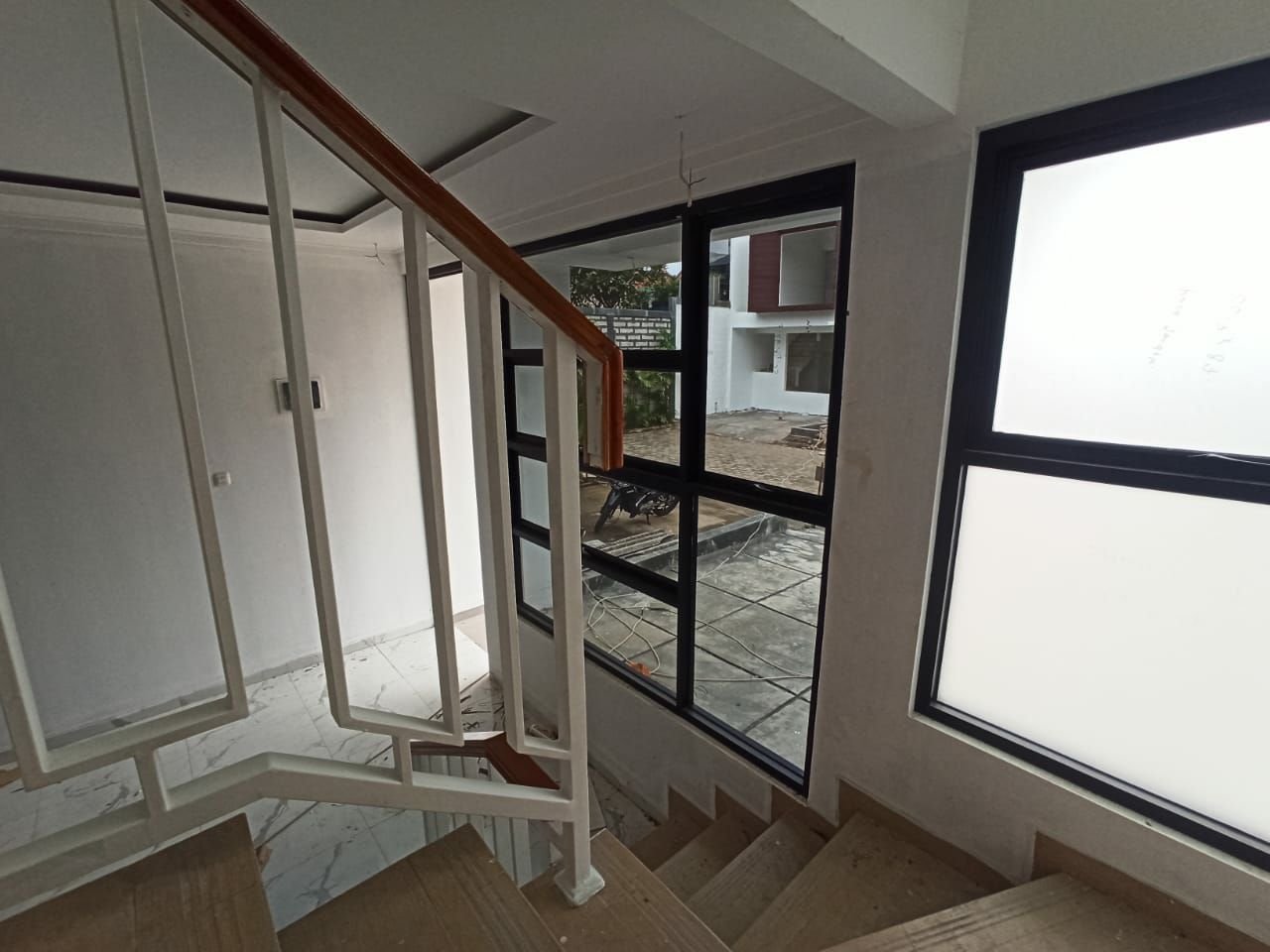 RUMAH 2 LANTAI DESAIN KEKINIAN DEKAT TOL ANDARA – CINERE - 5