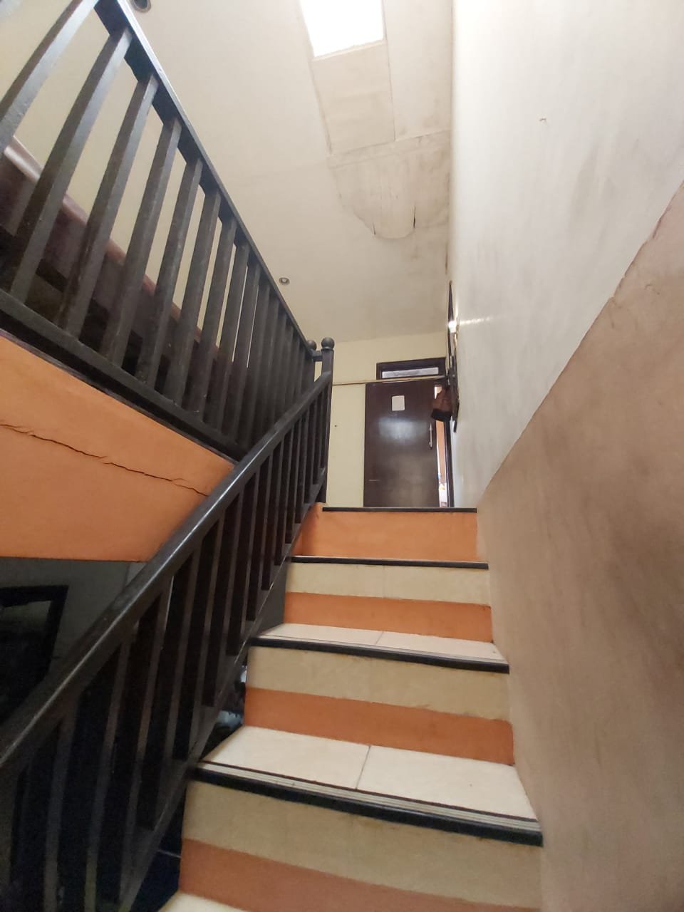 Dijual Cepat Rumah 2 Lantai  di Jln Kalijudan,Surabaya - 2