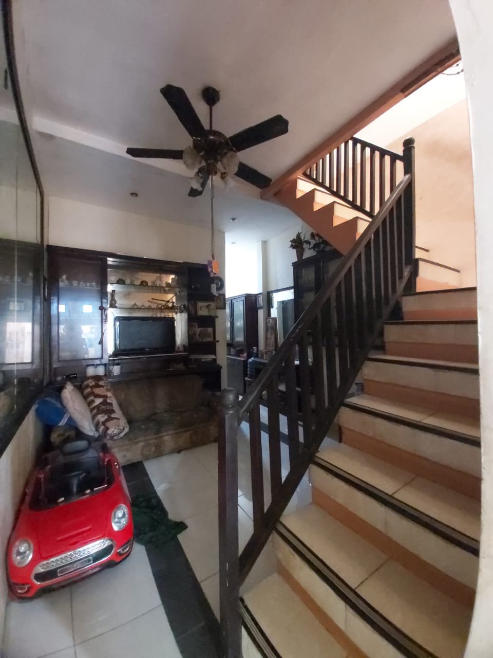Dijual Cepat Rumah 2 Lantai  di Jln Kalijudan,Surabaya - 4