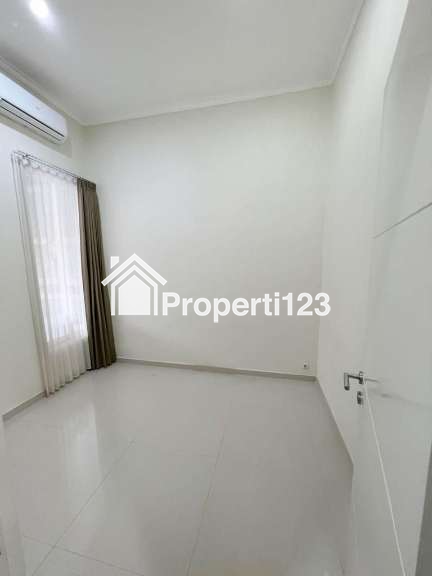 Rumah Modern Minimalis Semi Furnished Lokasi Sutorejo Utara Surabaya - 12