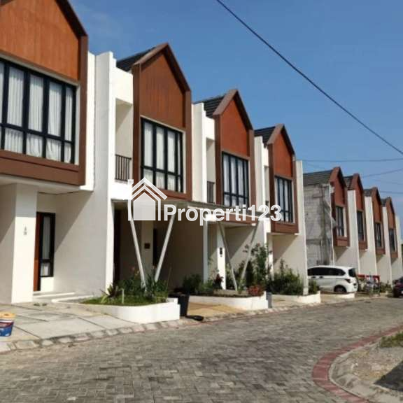 Kehidupan Berkelas di Rumah Bernuansa Villa dengan Fasilitas Lengkap - 3