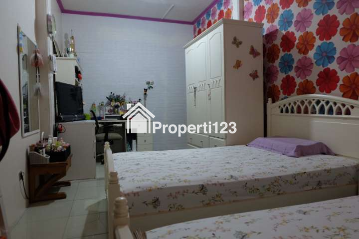 DIJUAL RUMAH KAWASAN JAKARTA BARAT // SHM // 2 LANTAI - 17