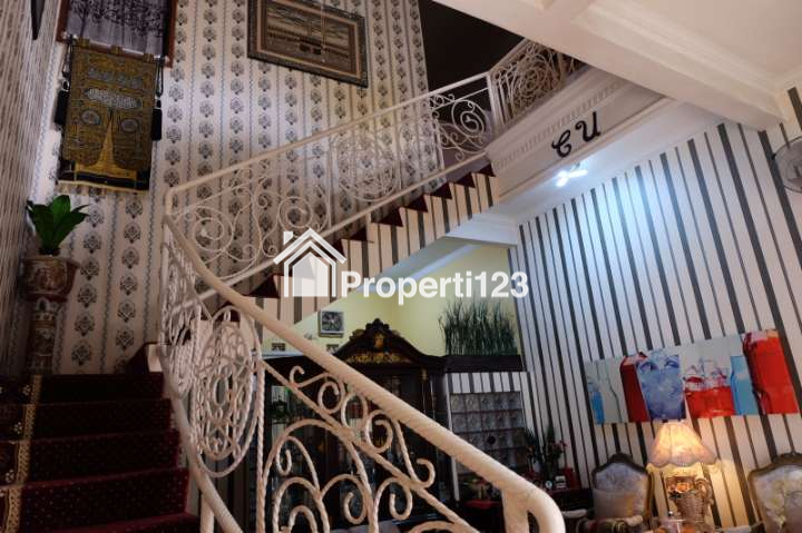 DIJUAL RUMAH KAWASAN JAKARTA BARAT // SHM // 2 LANTAI - 14