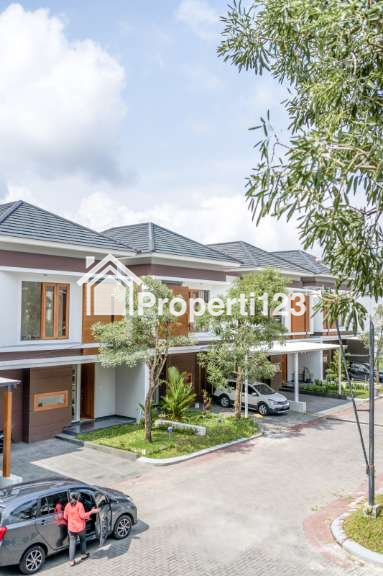 Sleman, 9 Km Kampus UMY, Kayu Jati Perhutani - 1