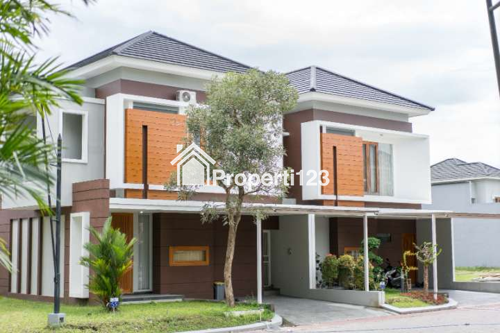 Selatan Pemda Sleman, Posisi Pojok, Formula Land - 2