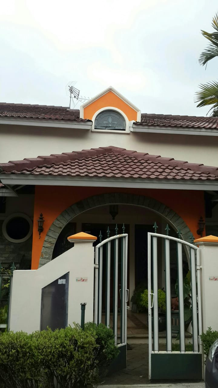 Hanya 3 menit ke CITOS! Posisi Rumah Buntu, Depan rumah bs jalan 2 mobil! - 2