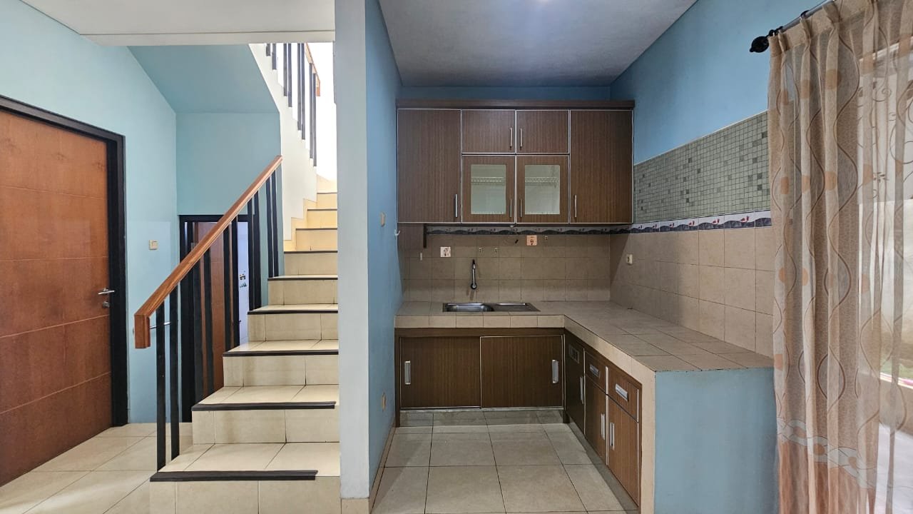 Di jual rumah bagus 2 Lt ,Strategis dekat  pintu tol Pamulang, bebas banjir, Cluster Greenwoods Pamulang,Tangerang Selatan - 7