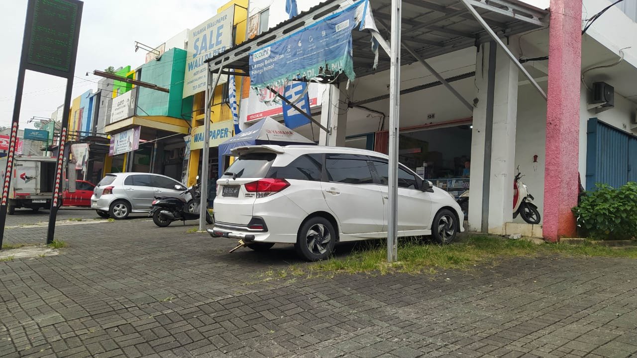 Rumah 2 Lt Strategis dekat pintu tol Pamulang, bebas banjir,siap huni , Cluster Greenwoods Pamulang,Tangerang Selatan - 3