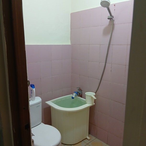 Rumah Second Strategis Bebas Banjir di Bekasi Kota - 8