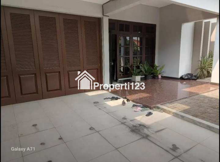 Rumah Full Furnished Strategis Lokasi Tenggilis Surabaya - 2