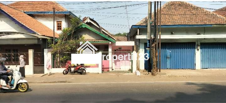Rumah Hadap Jalan Raya Tanggulangin Sidoarjo Hitung Tanah Saja JUAL CEPAT BU - 2