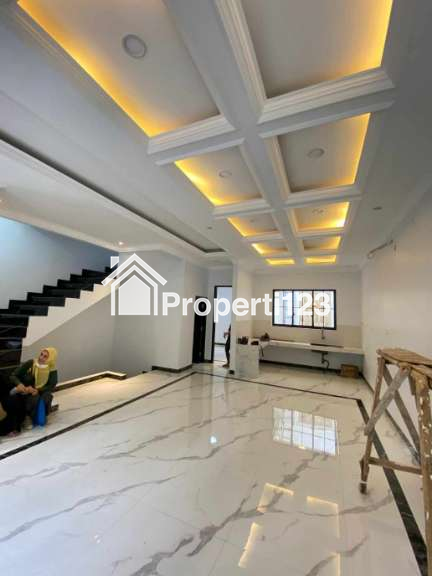 Rumah mewah Jakarta Selatan lantai 3 harga 3.75M - 4