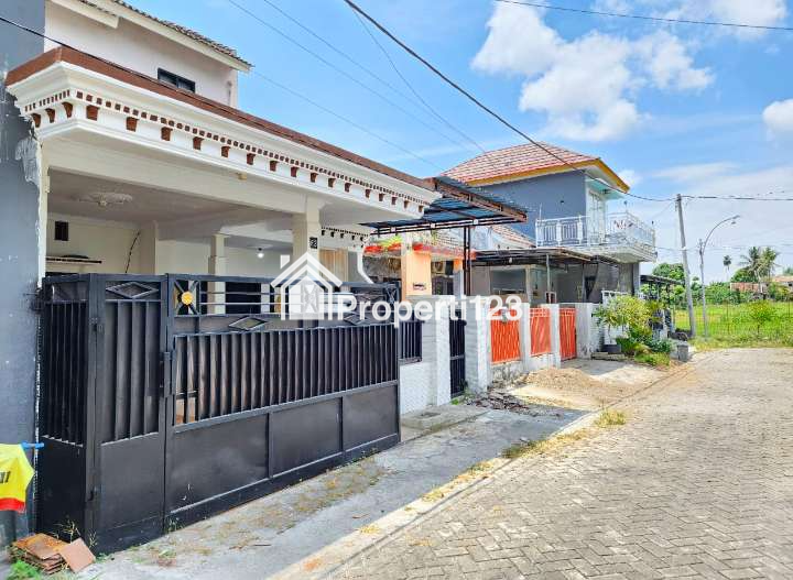 Jual Rumah 2 lantai Murah di Boyolangu Giri Banyuwangi - 2