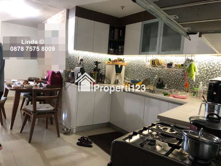 Apartemen sherwood 3BR semi furnished pool view - 3