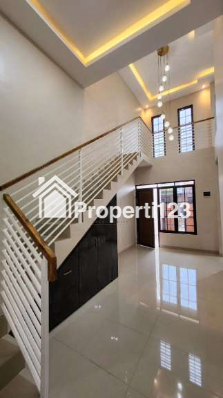 Rumah 2 Lantai 3 kamar tidur full renovasi luas 72m siap Huni - 4
