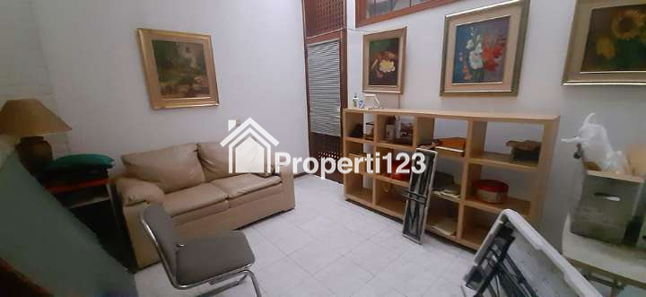 RUMAH GAYA INDUSTRIAL CLASSIC DENGAN PAVILIUN DI SAYAP Jl. IR. H. JUANDA DAGO BANDUNG - 13