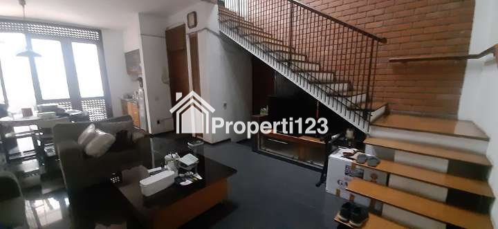 RUMAH GAYA INDUSTRIAL CLASSIC DENGAN PAVILIUN DI SAYAP Jl. IR. H. JUANDA DAGO BANDUNG - 4