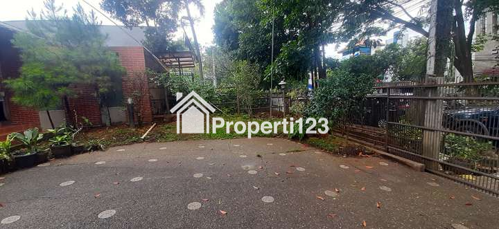 RUMAH GAYA INDUSTRIAL CLASSIC DENGAN PAVILIUN DI SAYAP Jl. IR. H. JUANDA DAGO BANDUNG - 3