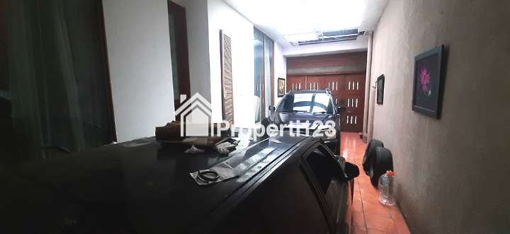 RUMAH GAYA INDUSTRIAL CLASSIC DENGAN PAVILIUN DI SAYAP Jl. IR. H. JUANDA DAGO BANDUNG - 7