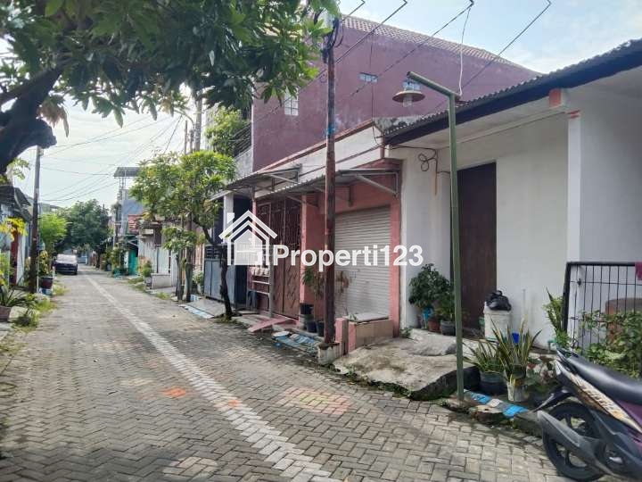 DEKAT FASILITAS UMUM MASJID Rumah Kebraon Indah Permai Surabaya Selatan - 3