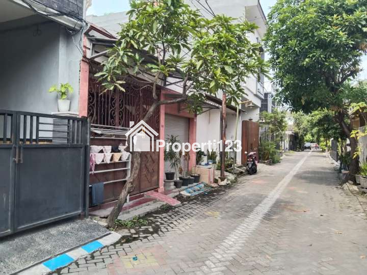 DEKAT FASILITAS UMUM MASJID Rumah Kebraon Indah Permai Surabaya Selatan - 4