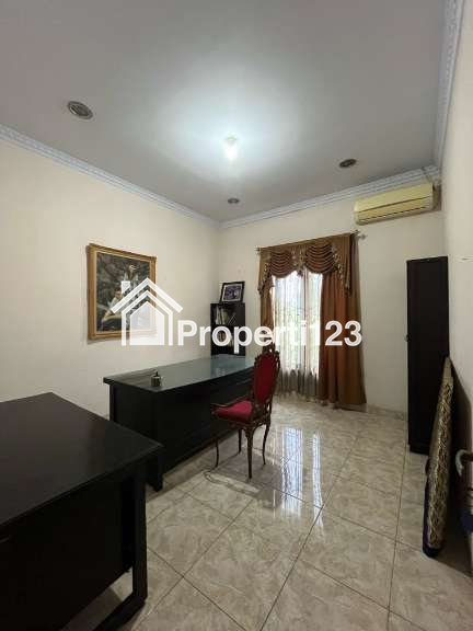 Rumah luas tingkat di Pitara Depok - 5