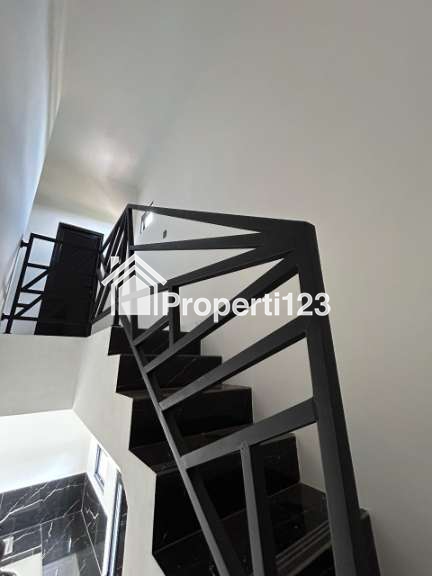 Rumah 2 lantai murah - 2