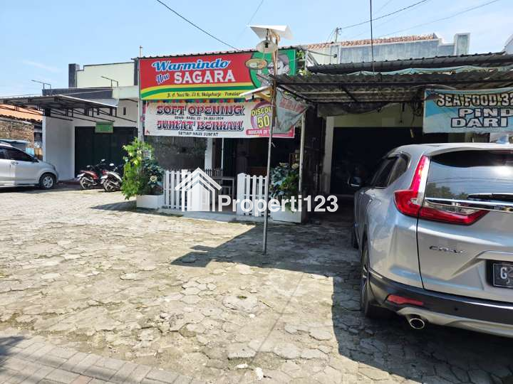 Jual Tanah 995 m2 + Kost2an 9 Kamar + Toko 5 Unit di Pemalang Dekat Alun-Alun Pemalang, Kantor Bupati Pemalang, Kampus ITB Adias, RS Santa Maria - 1